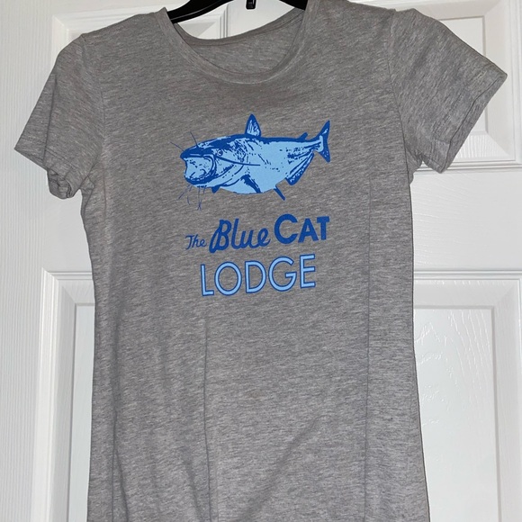 Tops - Blue cat lodge Tshirt